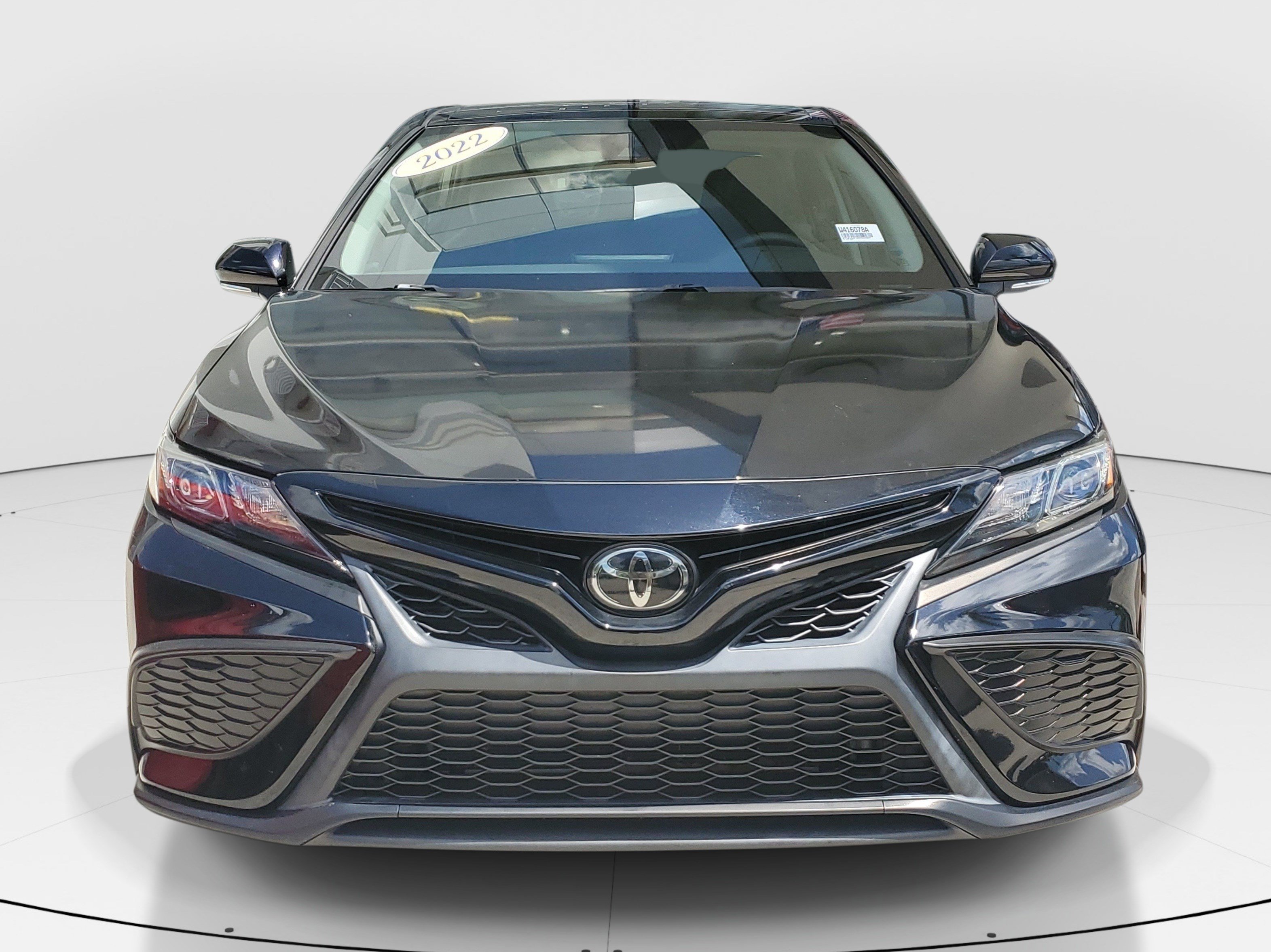 Used 2022 Toyota Camry SE FWD image 2