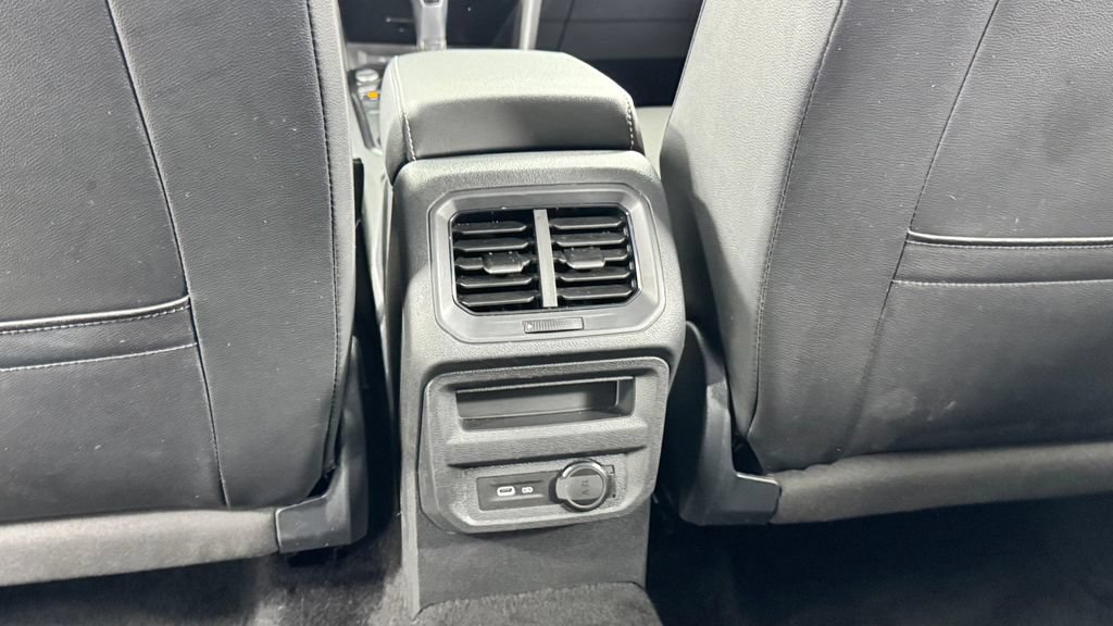 Used 2024 Volkswagen Tiguan SE AWD/4WD image 36