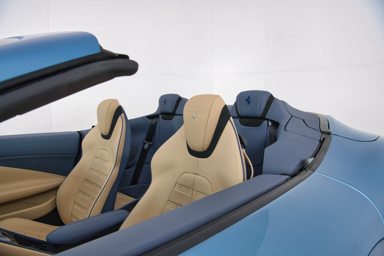 Certified 2025 Ferrari Roma Spider RWD image 41