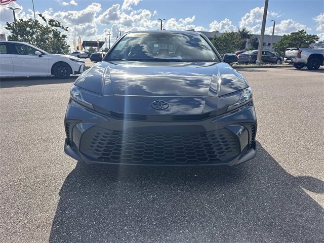 Used 2025 Toyota Camry SE image 9