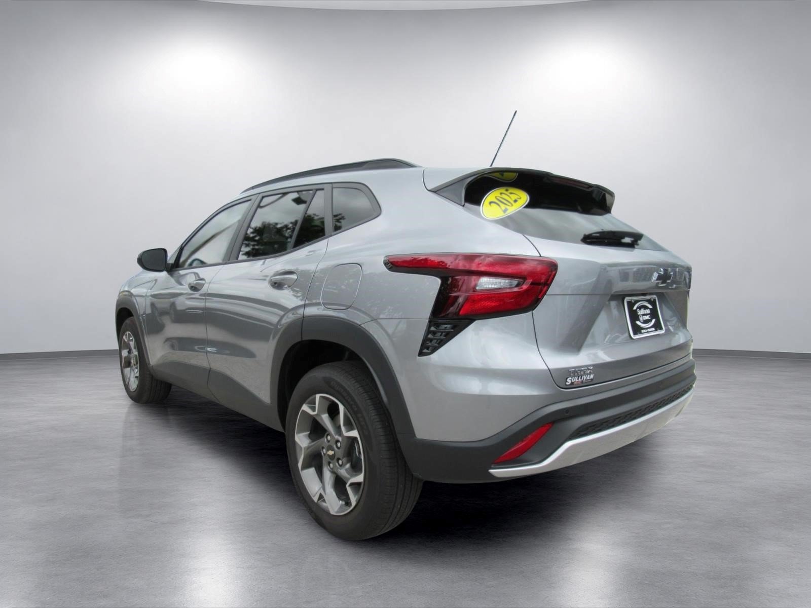 Used 2025 Chevrolet Trax LT w/ Sunroof Package FWD image 5