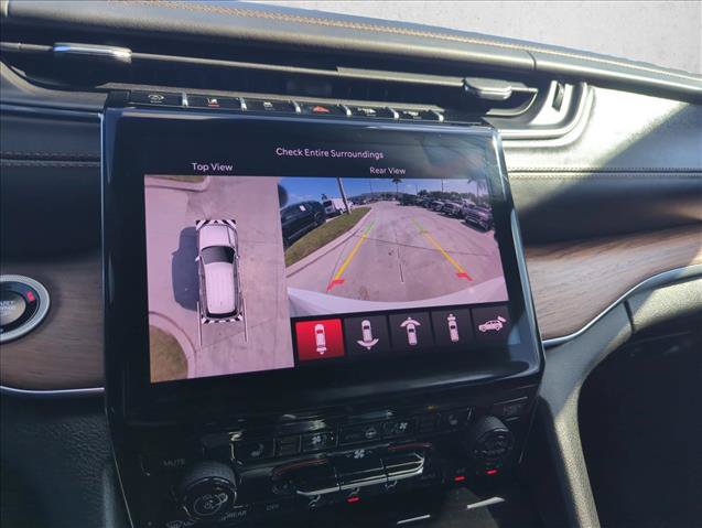 Used 2025 Jeep Grand Cherokee L Summit AWD/4WD image 9