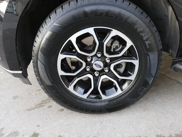 Used 2024 Ford Expedition XLT image 7