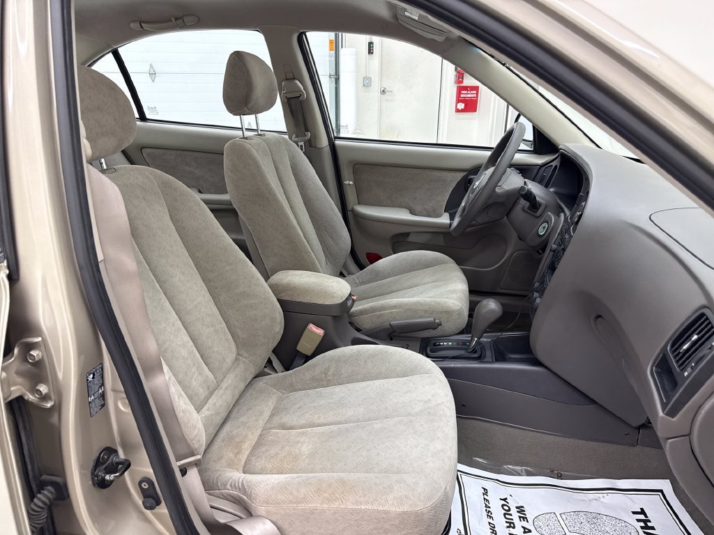 Used 2005 Hyundai Elantra Sedan FWD image 18