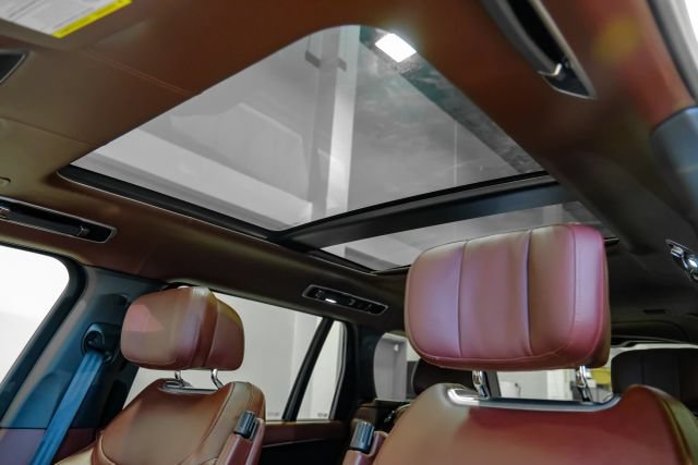 Used 2025 Land Rover Range Rover Long Wheelbase Autobiography AWD/4WD image 6