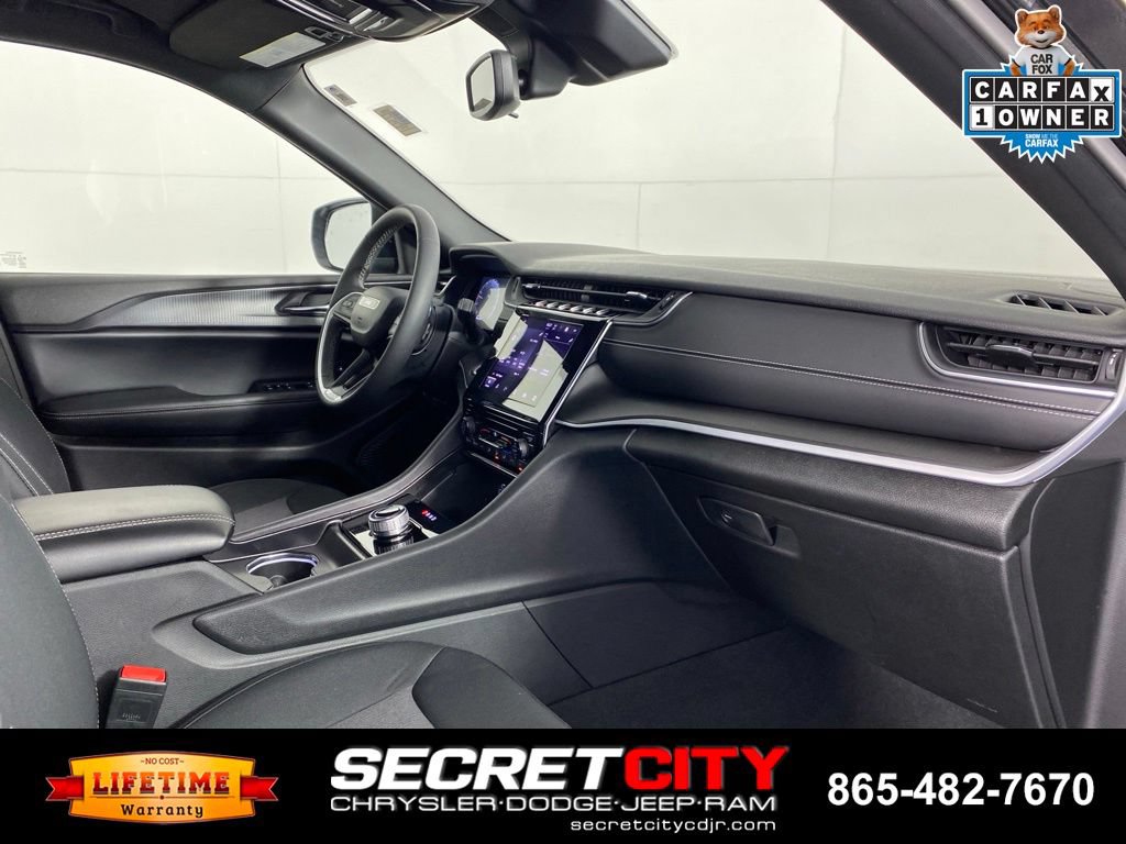 Used 2024 Jeep Grand Cherokee L Laredo AWD/4WD image 33