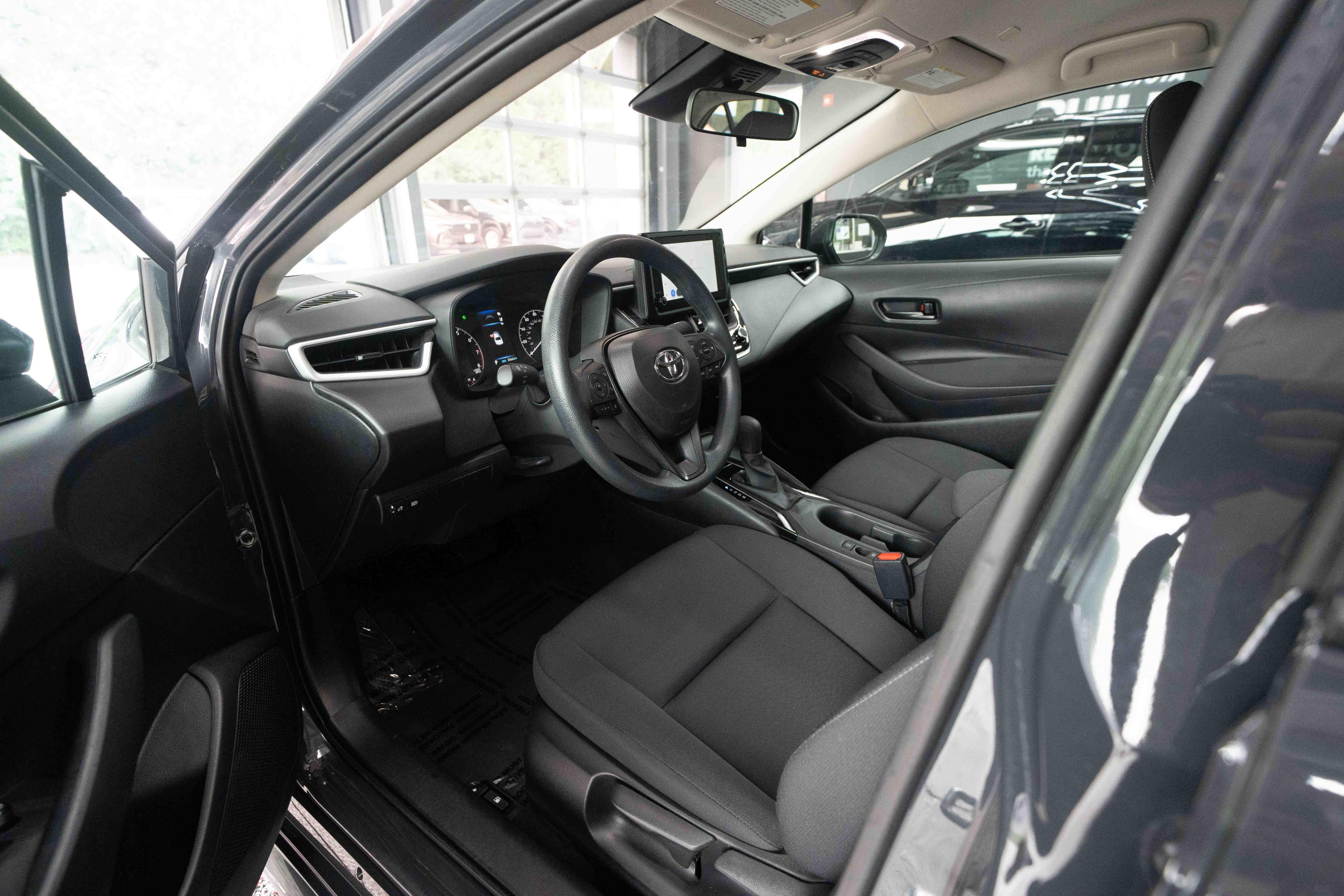 Used 2025 Toyota Corolla LE FWD image 8