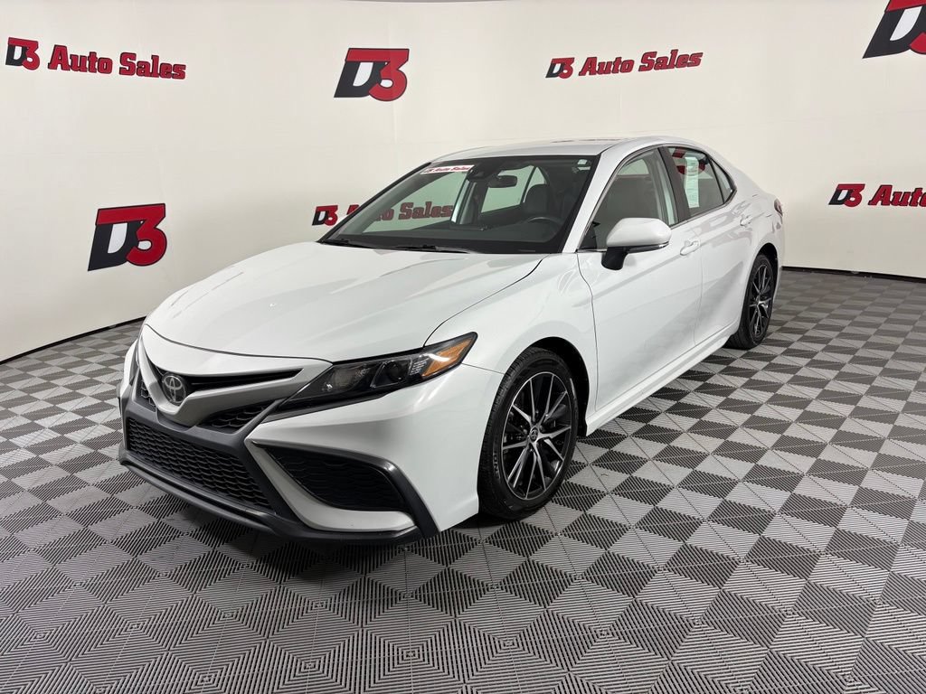 Used 2023 Toyota Camry SE FWD image 1