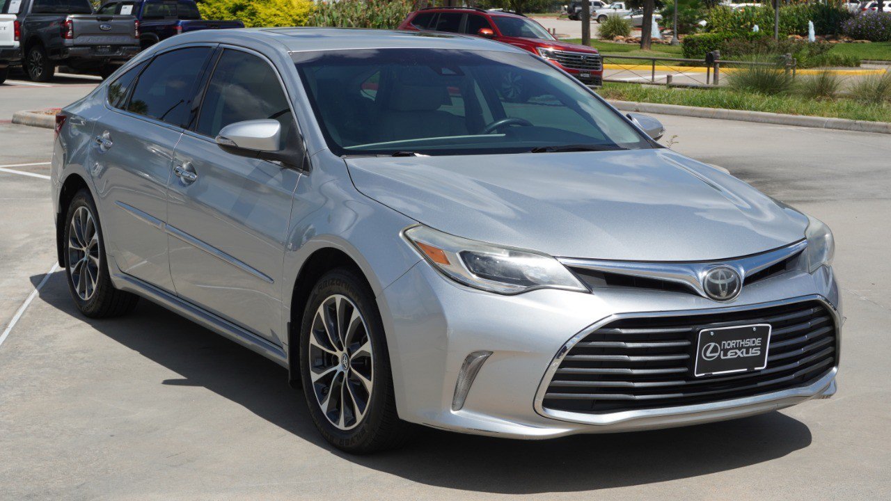 Used 2018 Toyota Avalon XLE Premium FWD image 3