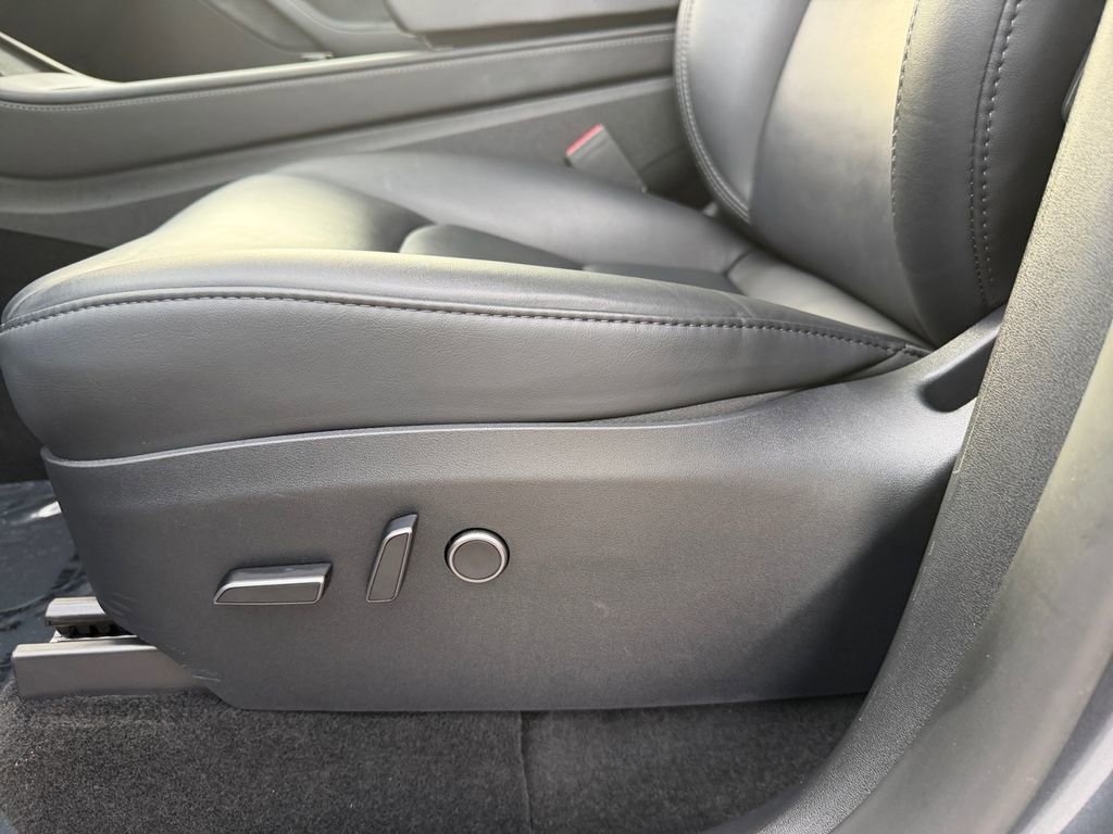 Used 2023 Tesla Model Y Long Range image 21