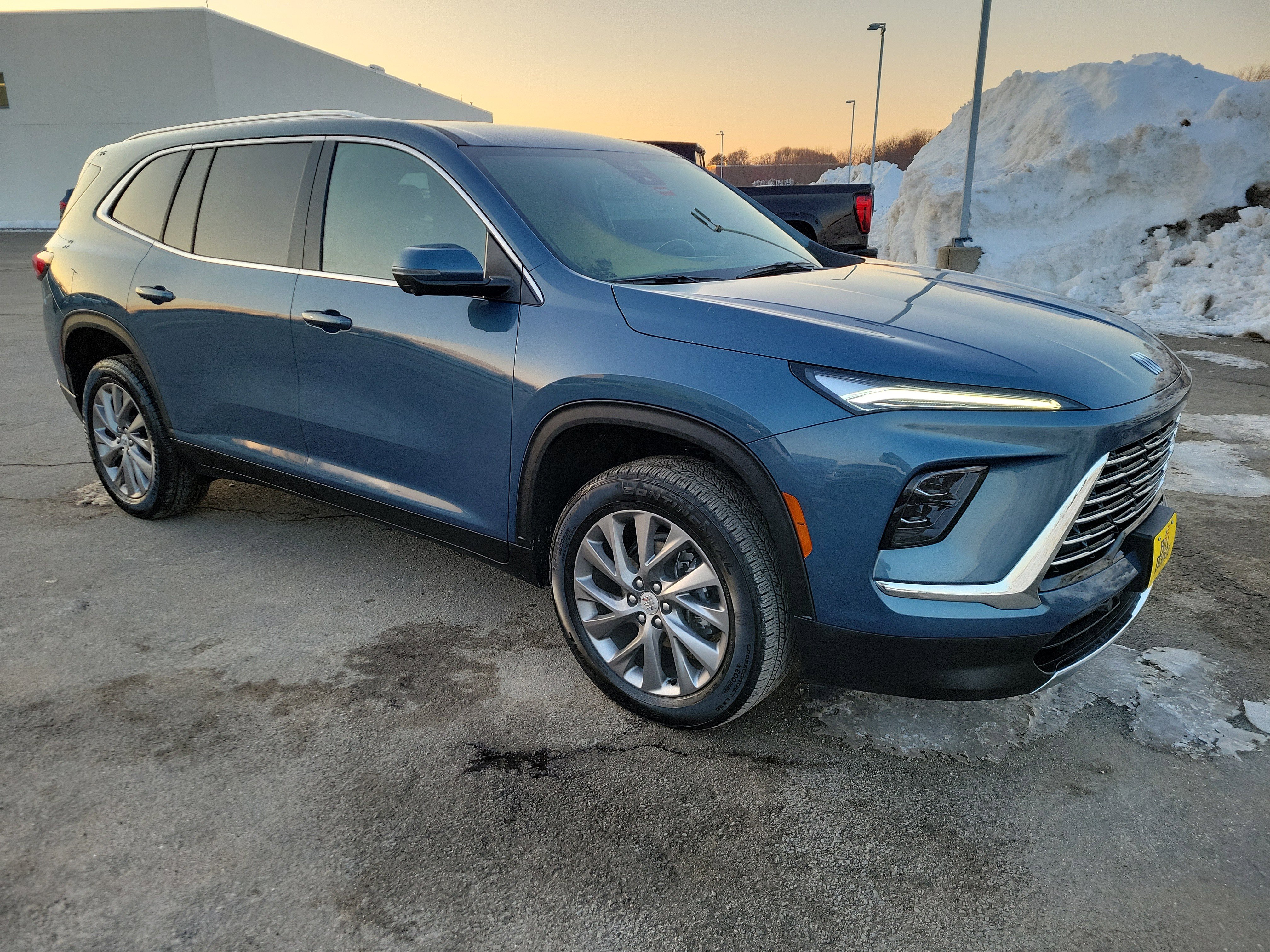 Certified 2025 Buick Enclave Preferred image 3