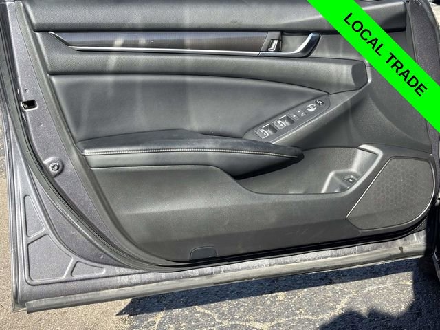 Used 2018 Honda Accord Sport image 8