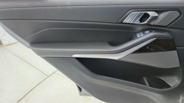 Used 2024 BMW X7 xDrive40i w/ M Sport Package image 36