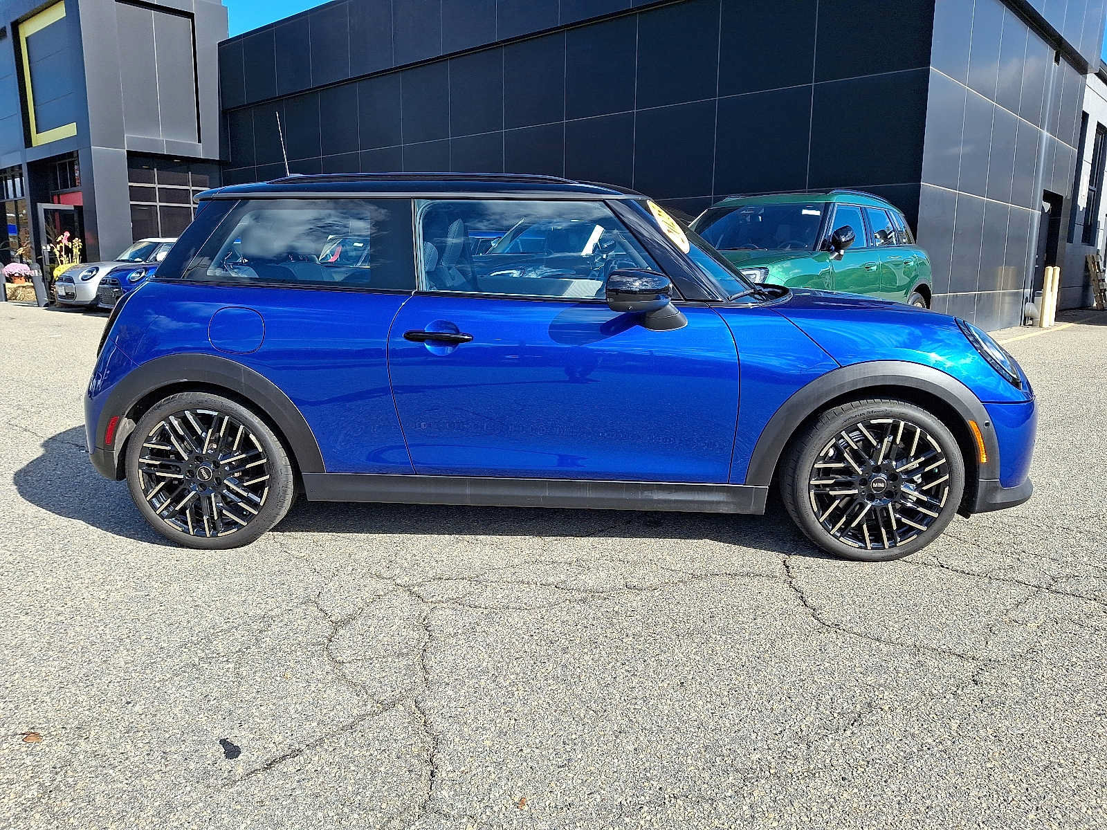 Used 2025 MINI Cooper 2-Door Hardtop FWD image 7