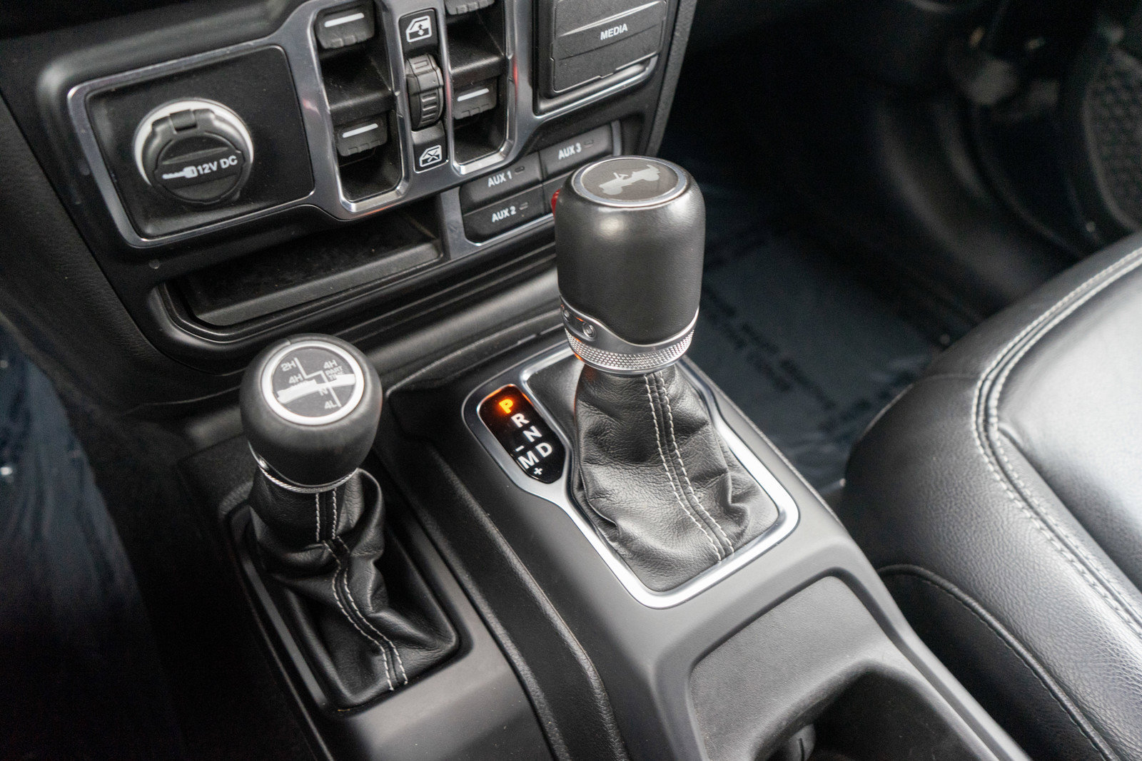 Used 2023 Jeep Wrangler Unlimited Sahara w/ Cold Weather Group AWD/4WD image 21