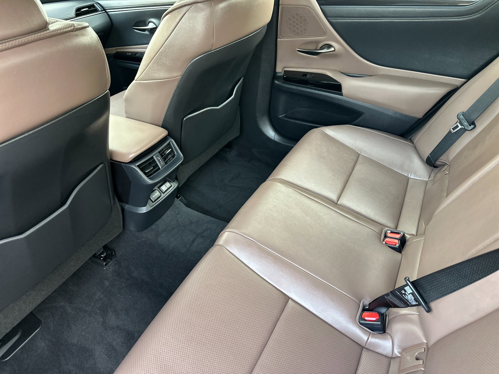 Used 2025 Lexus ES 350 image 12