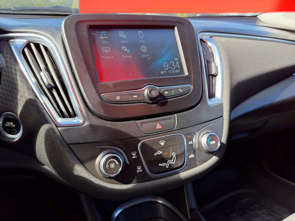 Used 2018 Chevrolet Malibu LT FWD image 25
