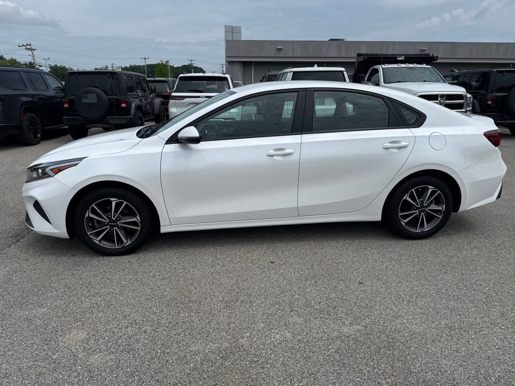 Used 2023 Kia Forte LXS w/ LXS Technology Package FWD image 2