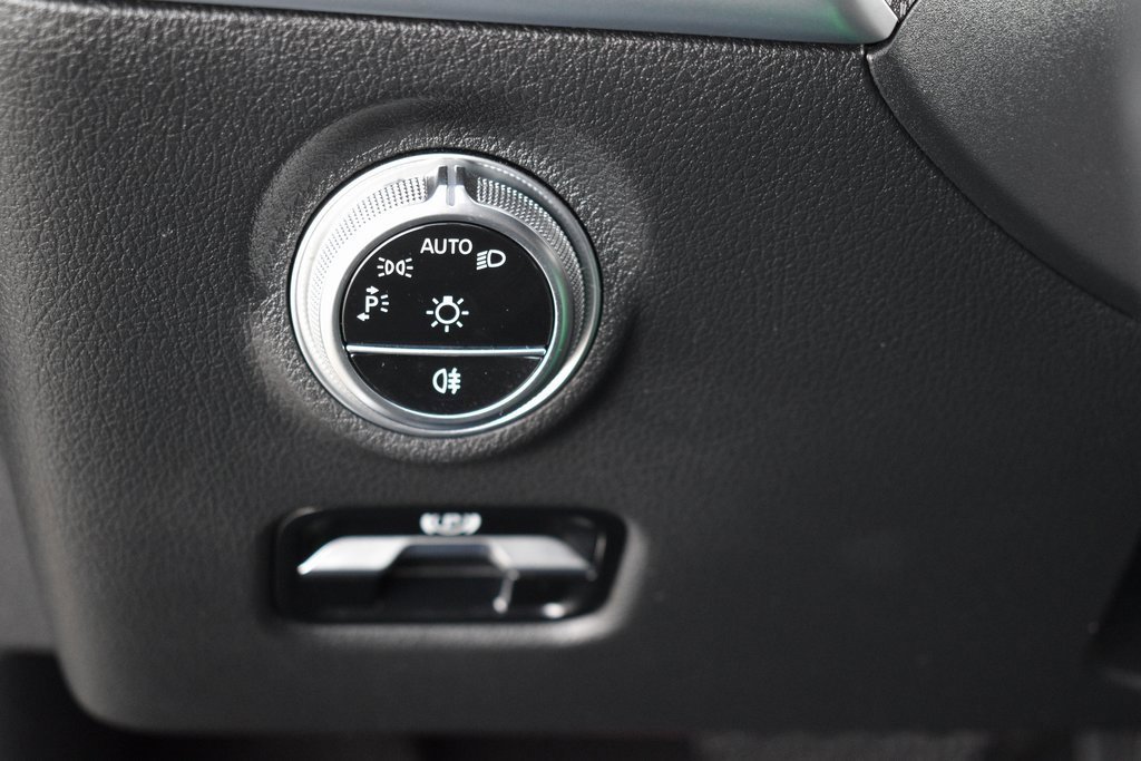 Used 2022 Mercedes-Benz C 300 Sedan image 9