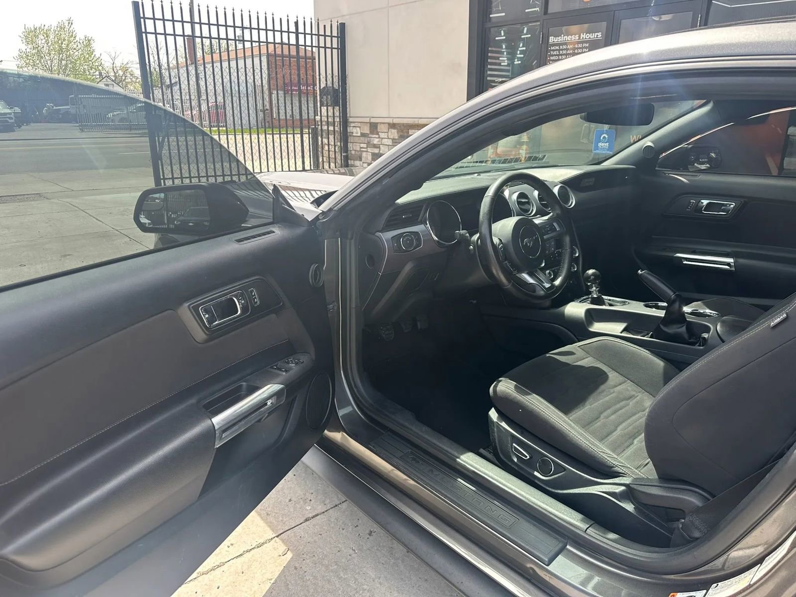 Used 2016 Ford Mustang GT RWD image 9