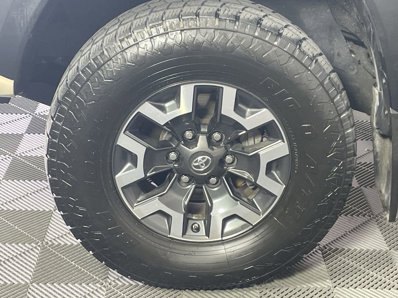 Used 2019 Toyota Tacoma TRD Off-Road image 10
