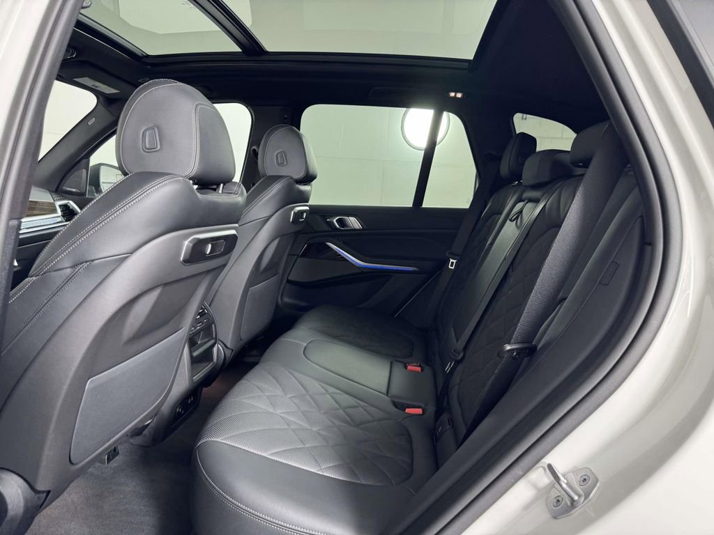 Used 2026 BMW X5 xDrive40i w/ Premium Package AWD/4WD image 32