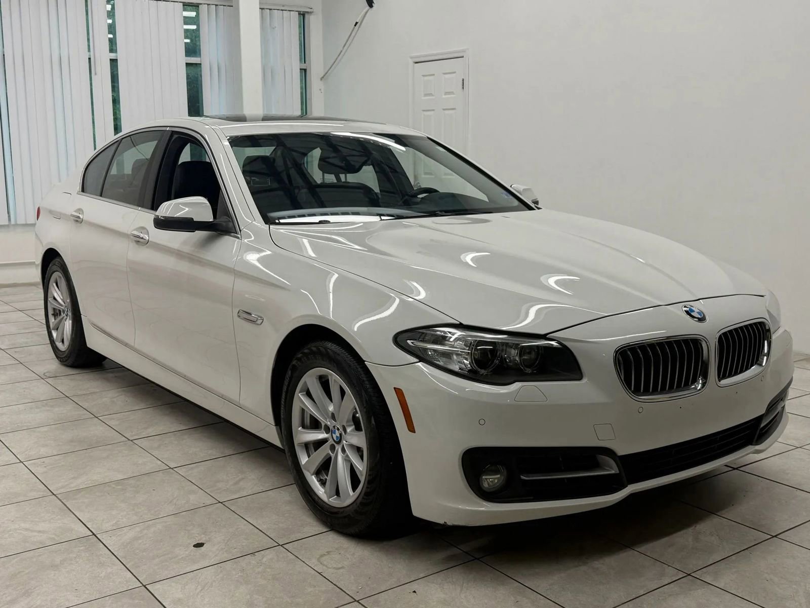 Used 2015 BMW 528i xDrive Sedan AWD/4WD image 1