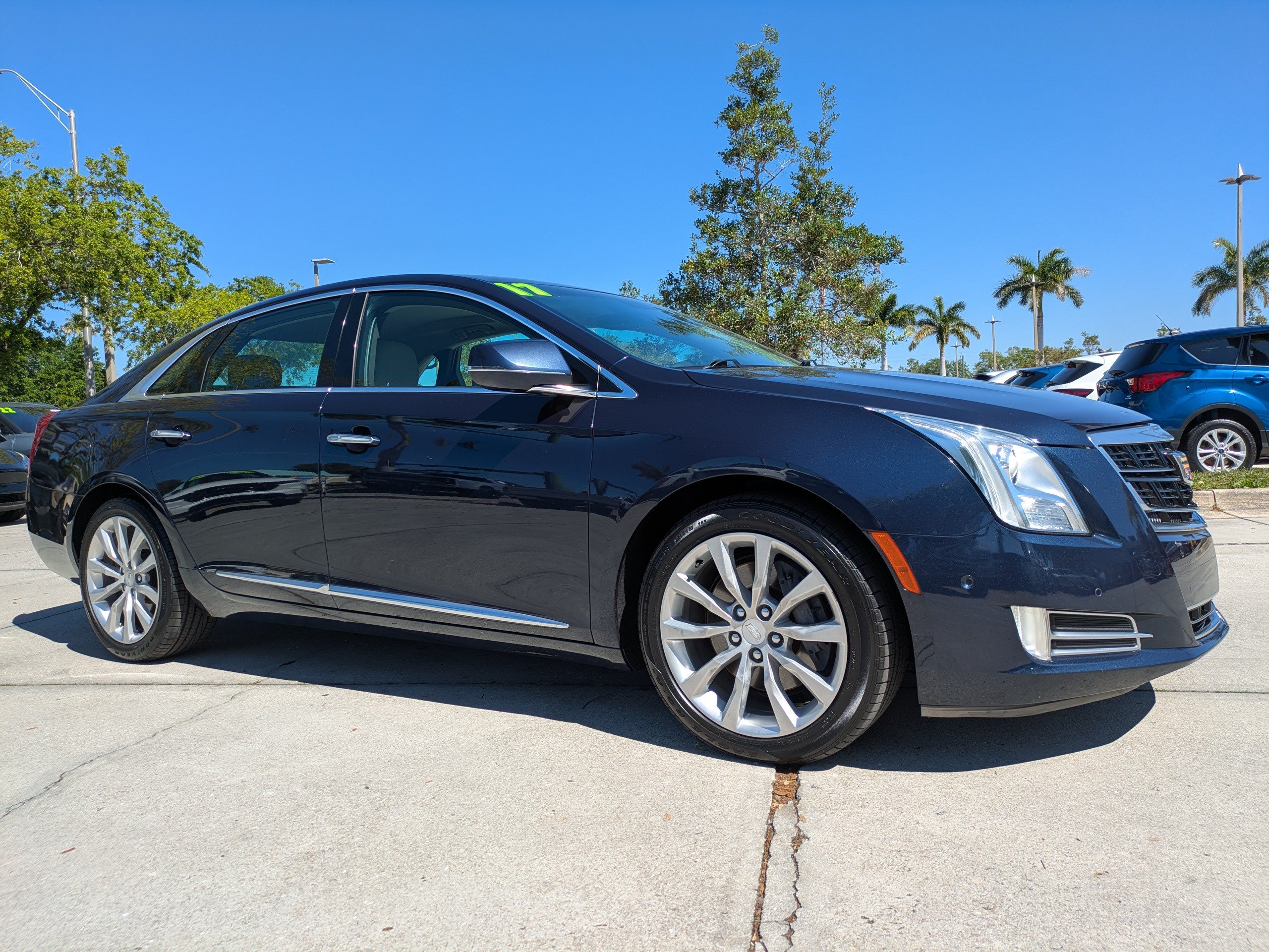 Used 2017 Cadillac XTS Luxury w/ Driver Awareness Package FWD image 2