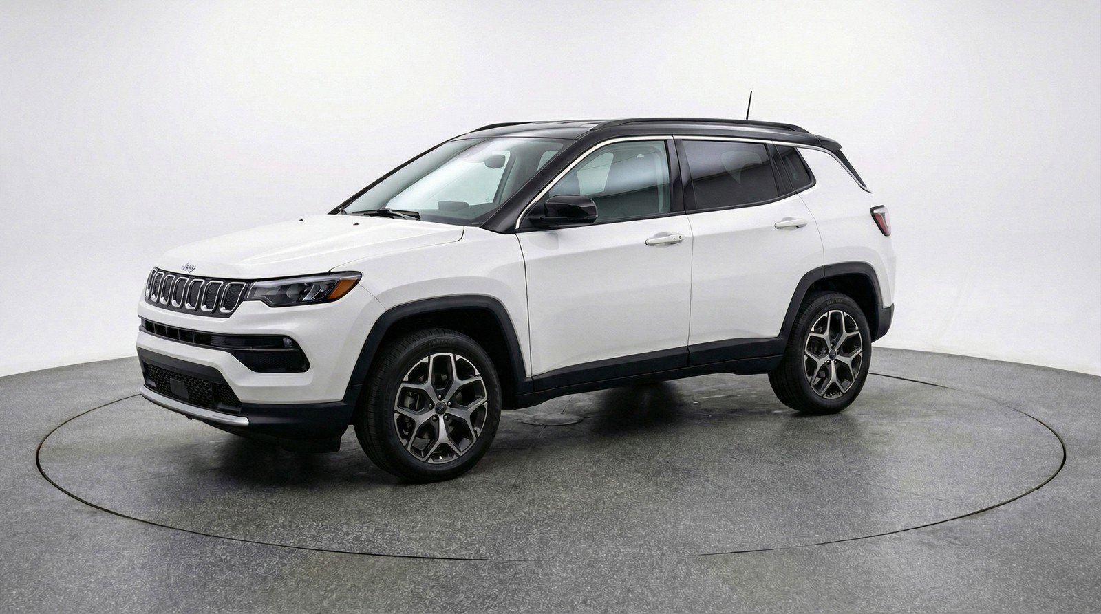 Used 2025 Jeep Compass Limited image 3