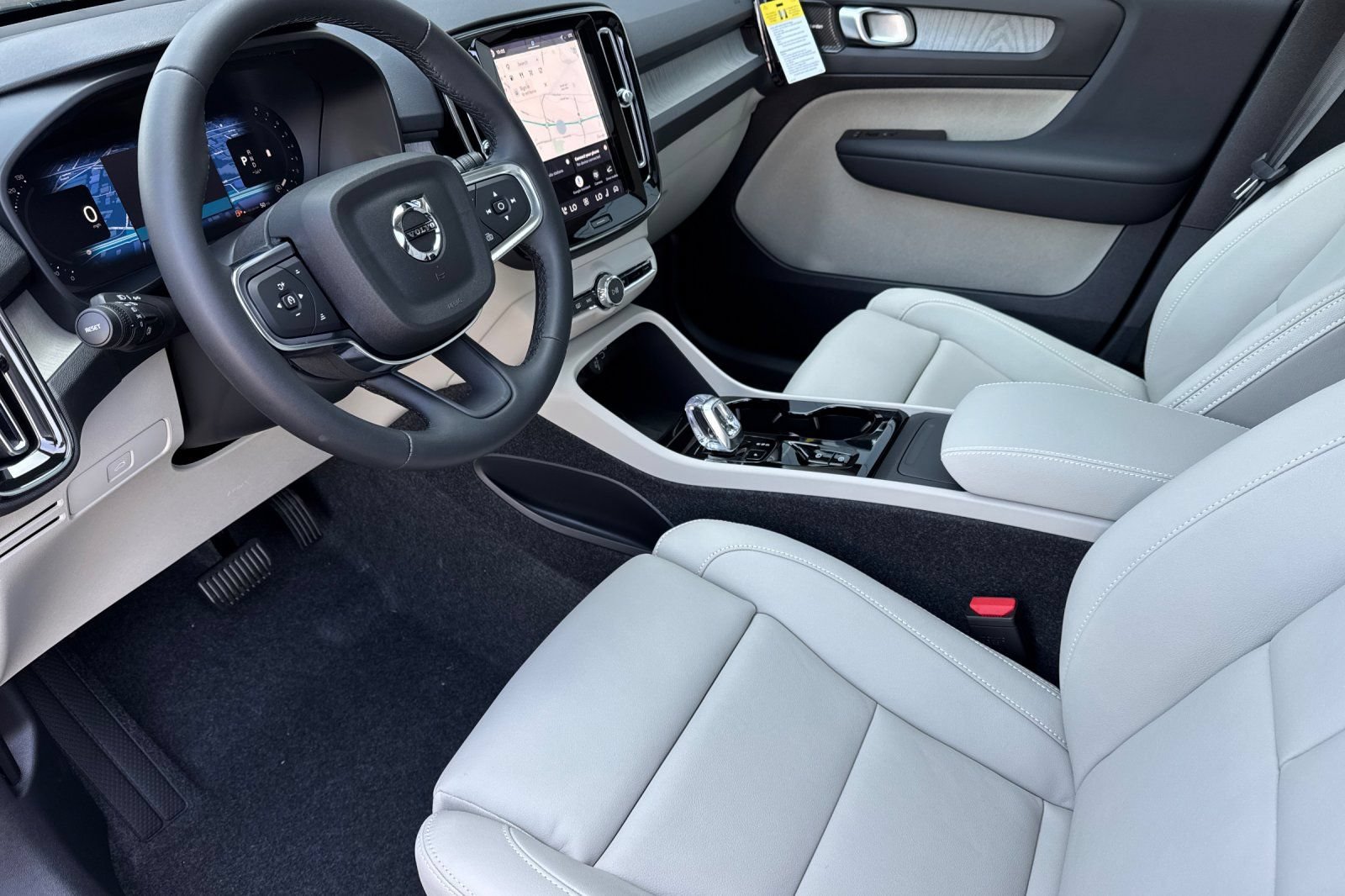 New 2026 Volvo XC40 B5 Ultra w/ Climate Package AWD/4WD image 9