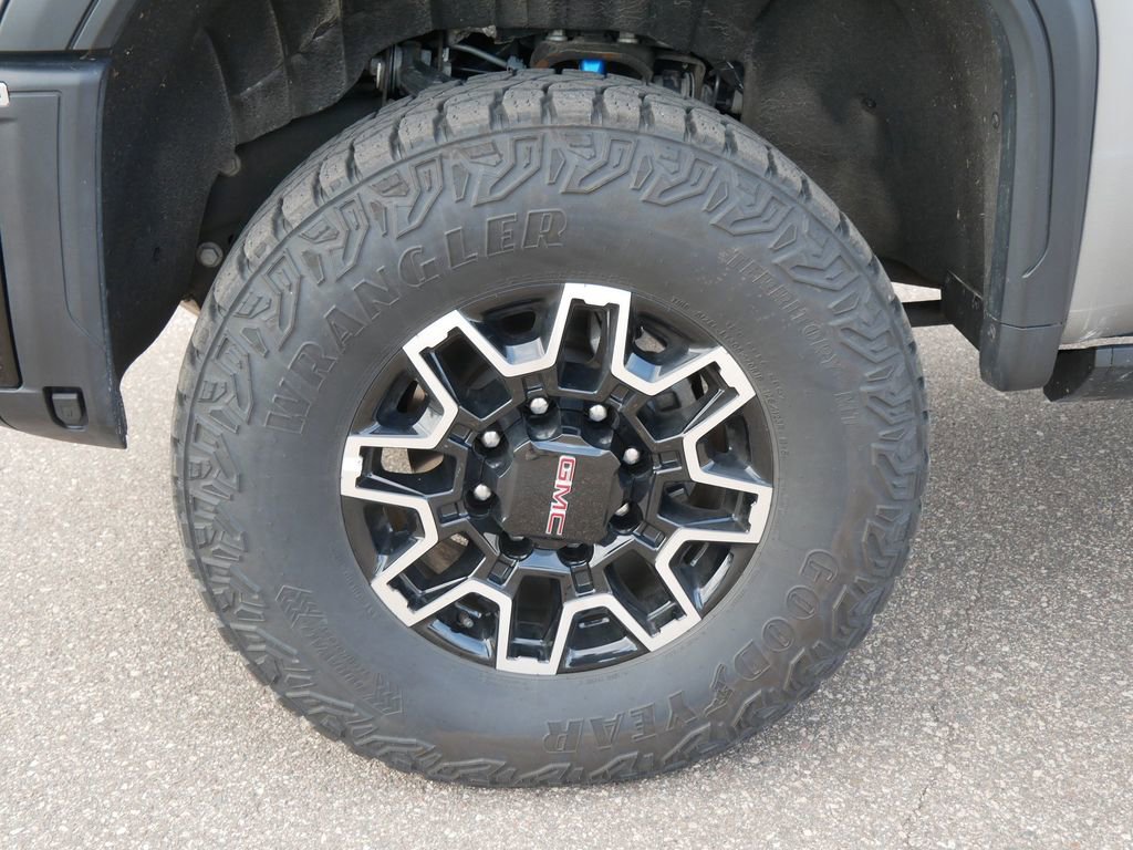 Used 2025 GMC Sierra 2500 AT4X AWD/4WD image 9