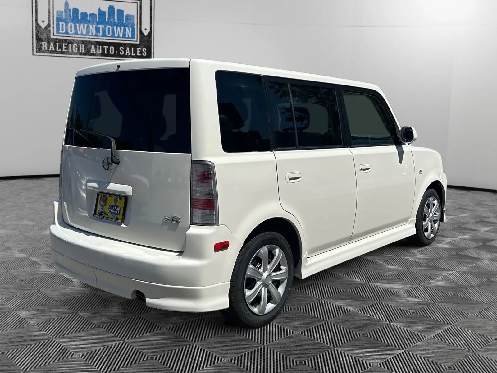 Used 2005 Scion xB FWD image 4