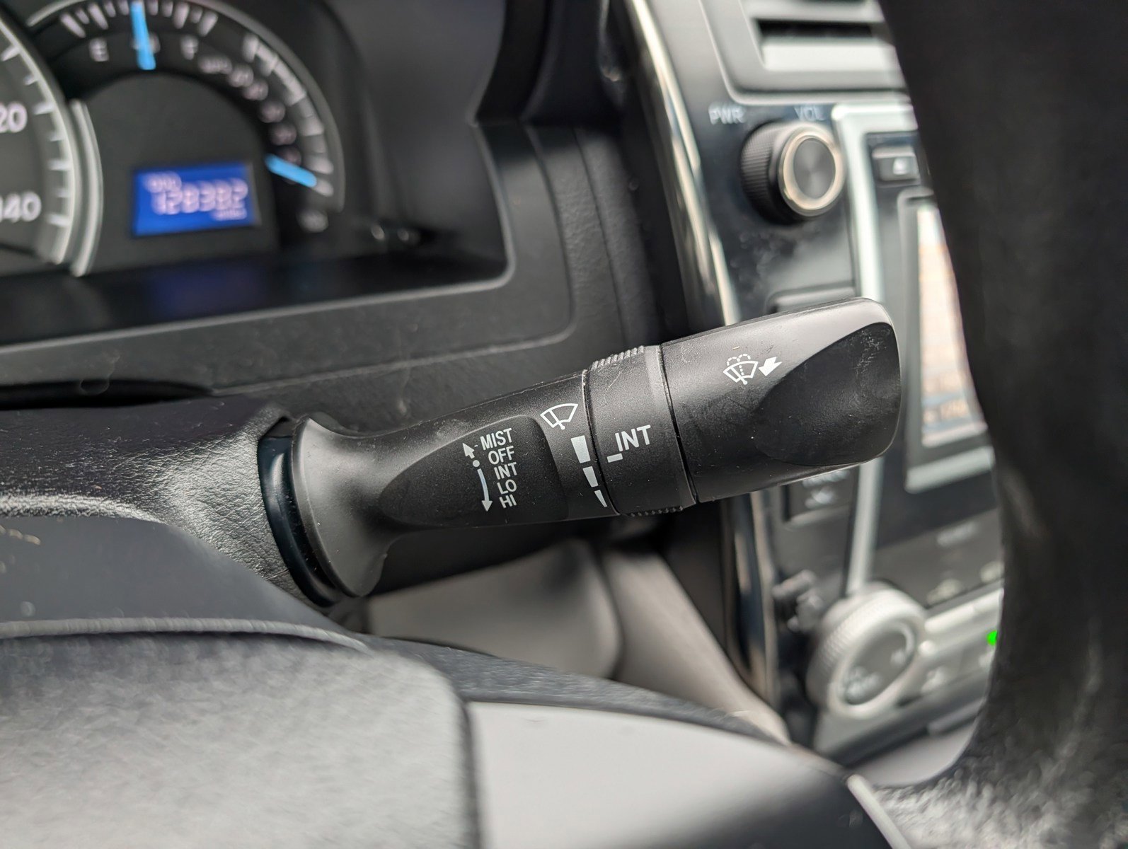 Used 2013 Toyota Camry LE image 27