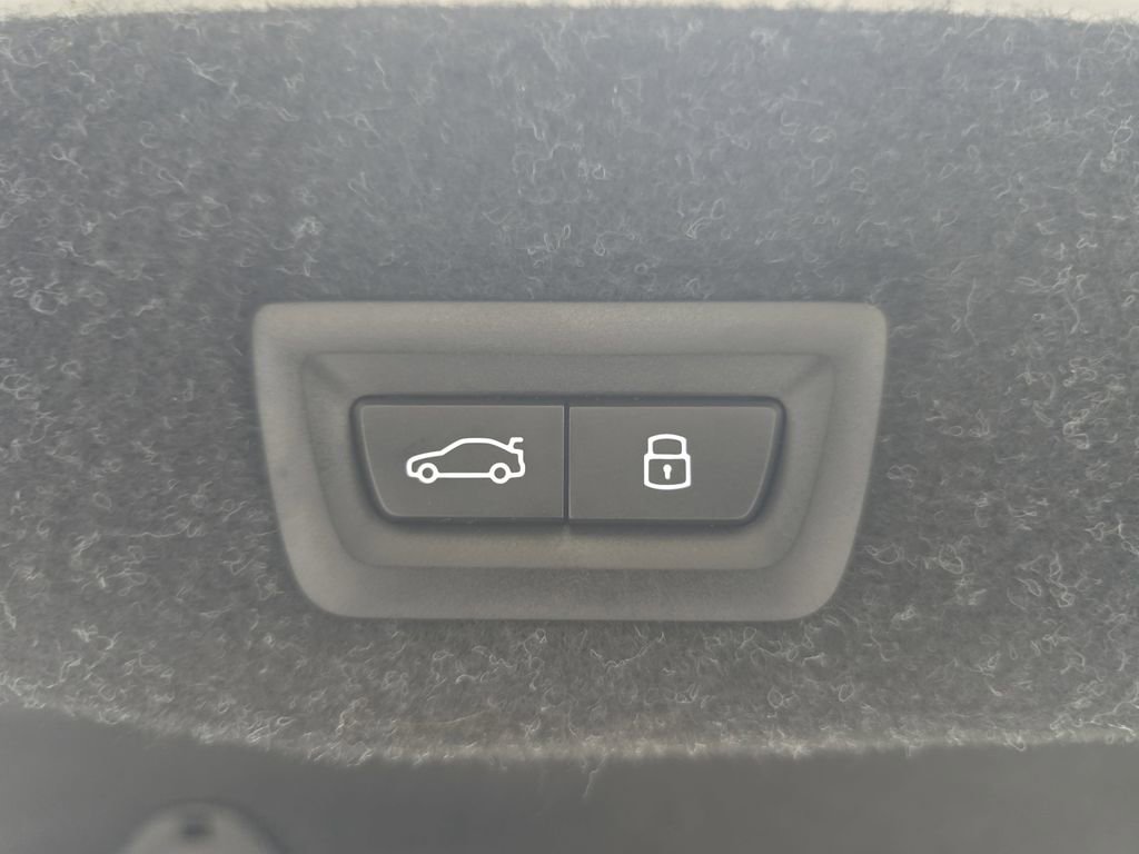 Used 2025 BMW i5 eDrive40i w/ Premium Package image 31