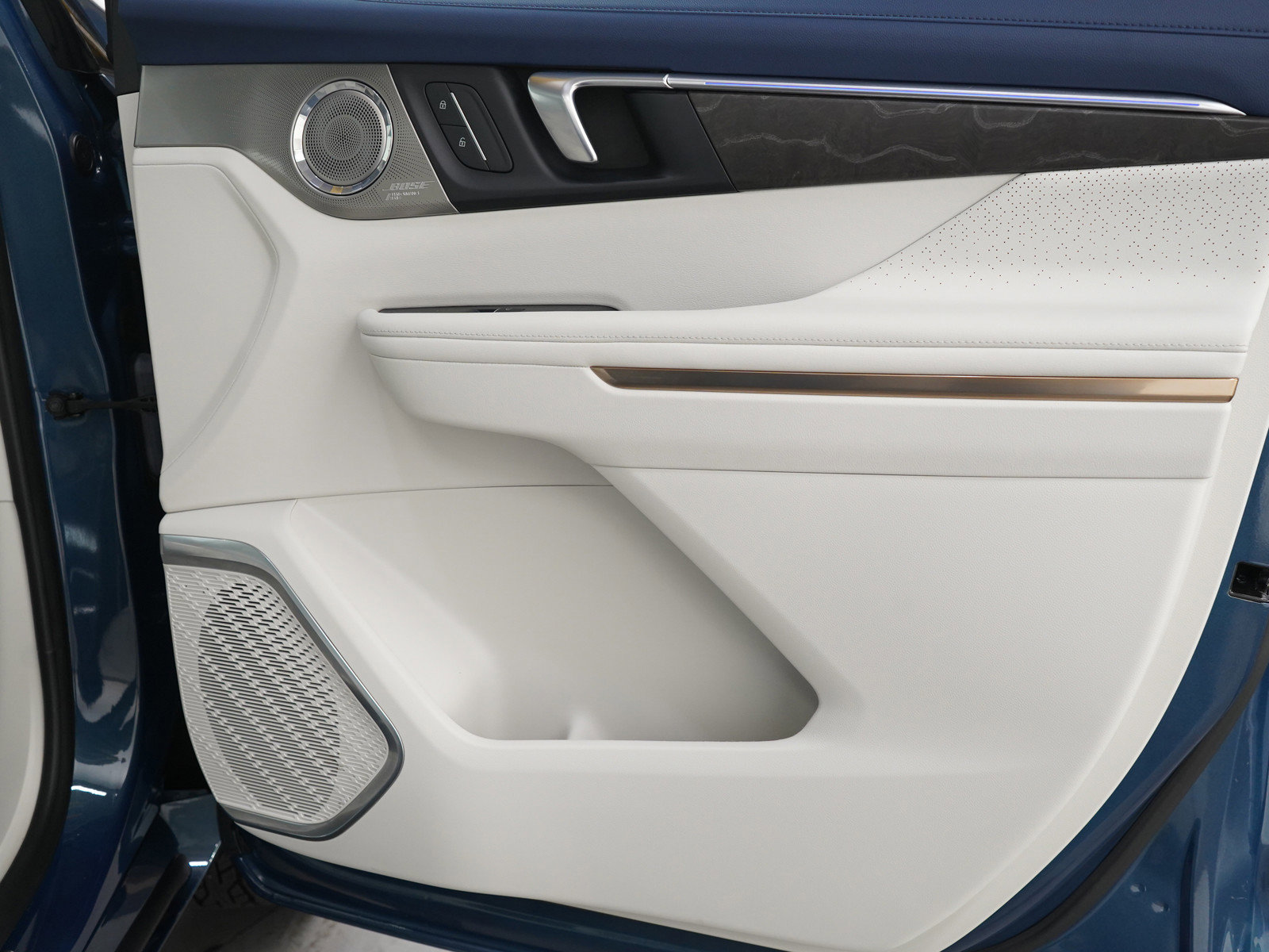 Used 2025 Buick Enclave Avenir w/ Super Cruise Package image 11