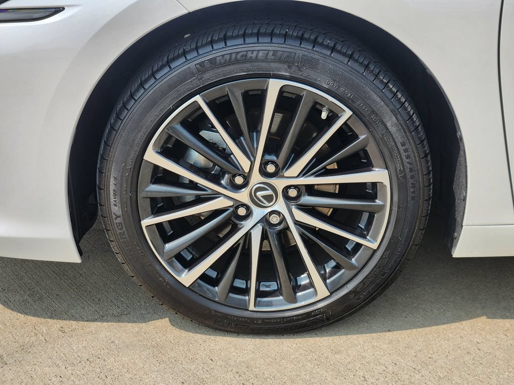 Used 2024 Lexus ES 350 w/ Premium Package FWD image 10