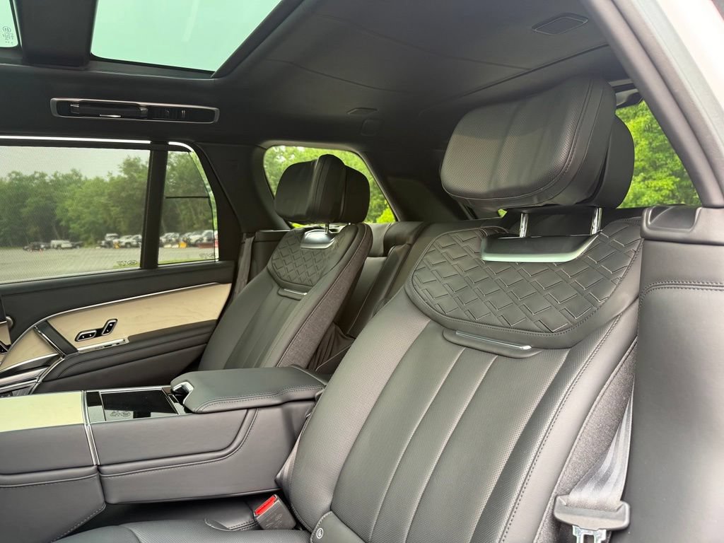 Used 2024 Land Rover Range Rover SV AWD/4WD image 22