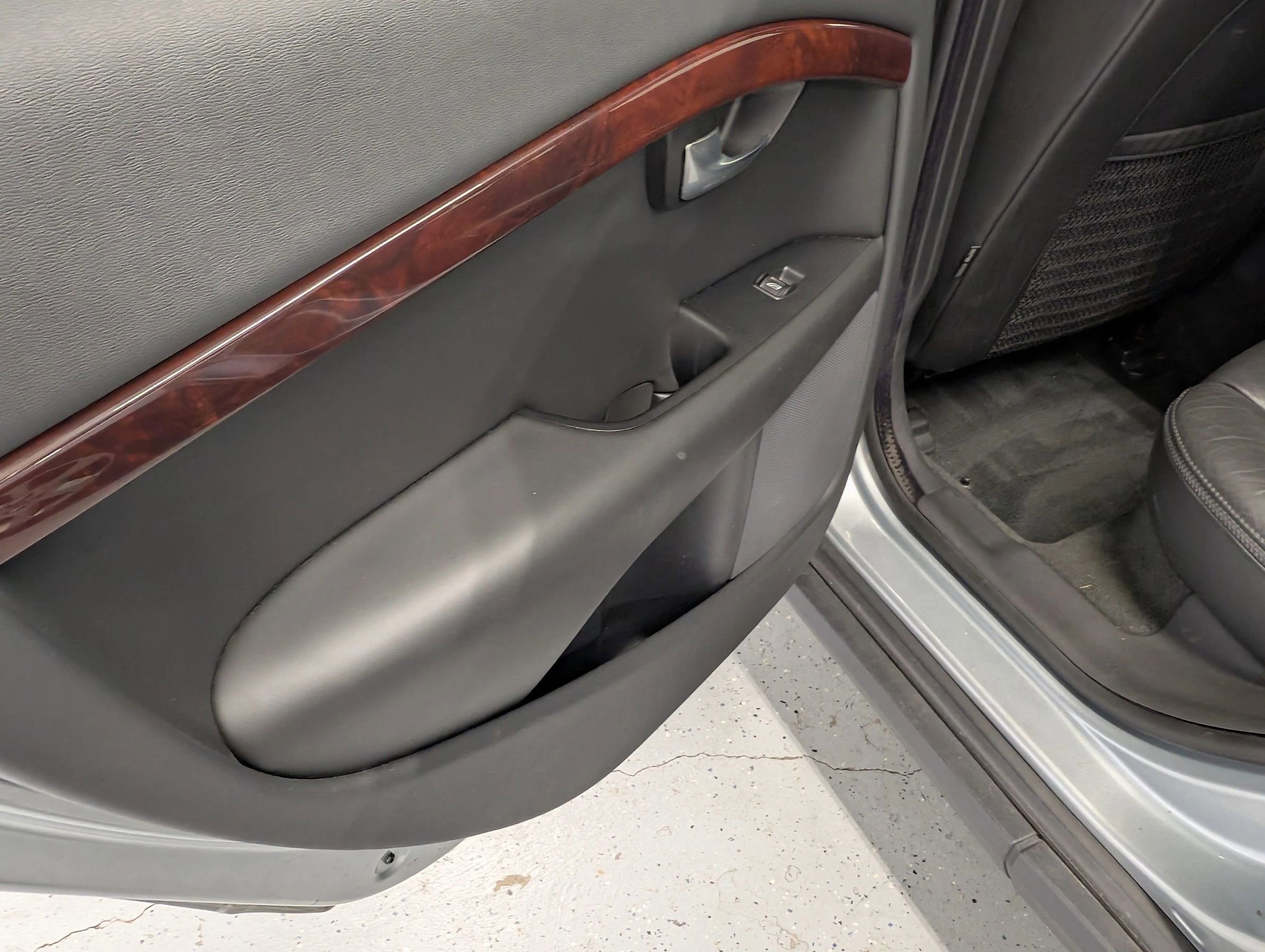 Used 2008 Volvo XC70 3.2 image 26