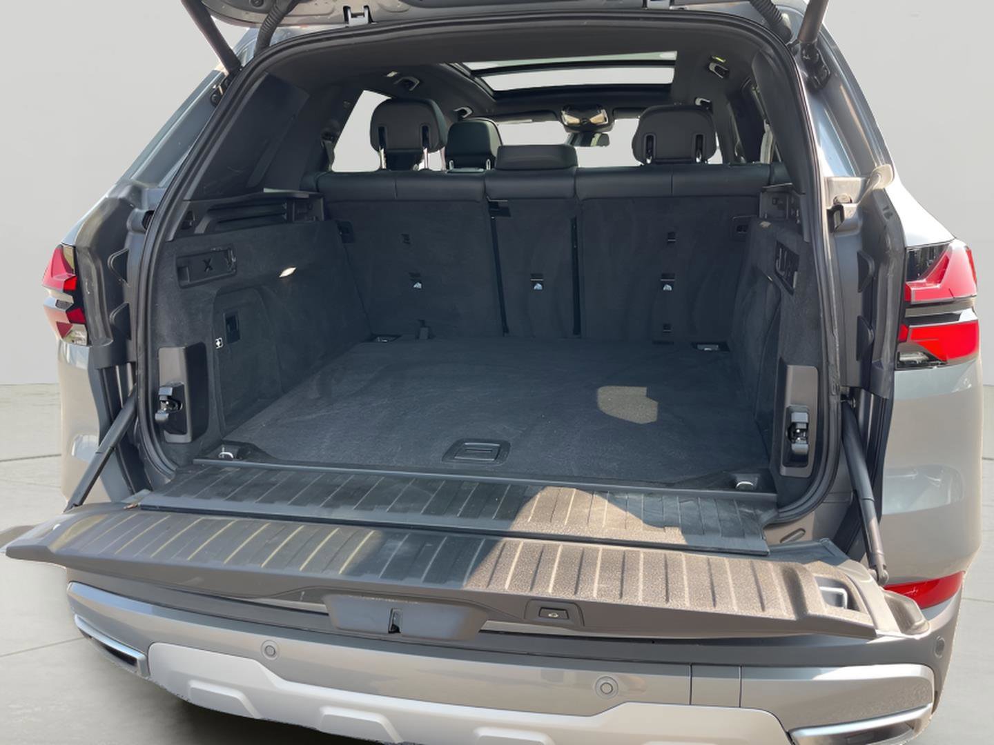 Used 2024 BMW X5 xDrive40i w/ Premium Package image 29