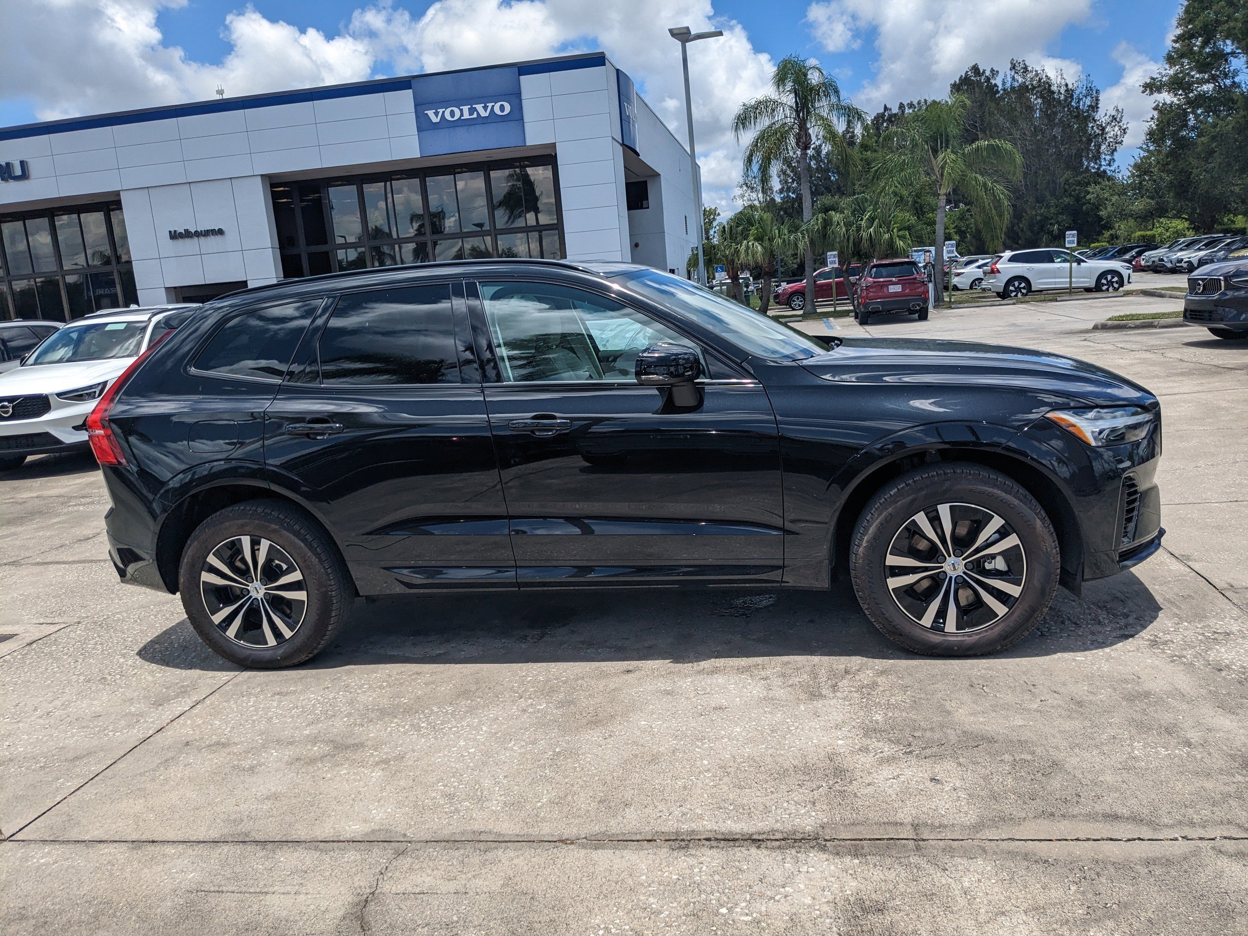 New 2025 Volvo XC60 T8 Core image 3