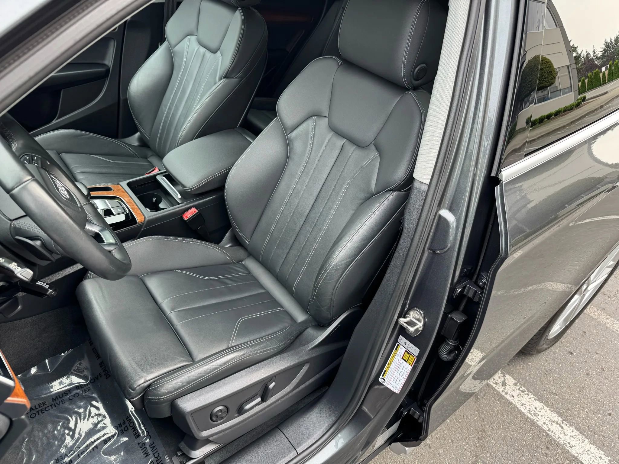 Used 2022 Audi Q5 e Premium w/ Convenience Package image 24