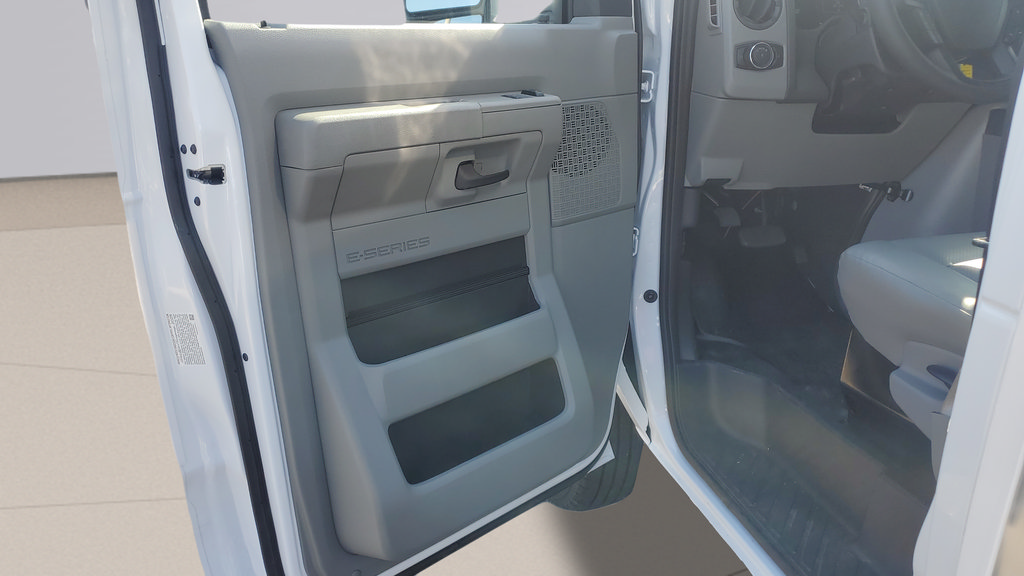New 2026 Ford E-350 and Econoline 350 Super Duty RWD image 18