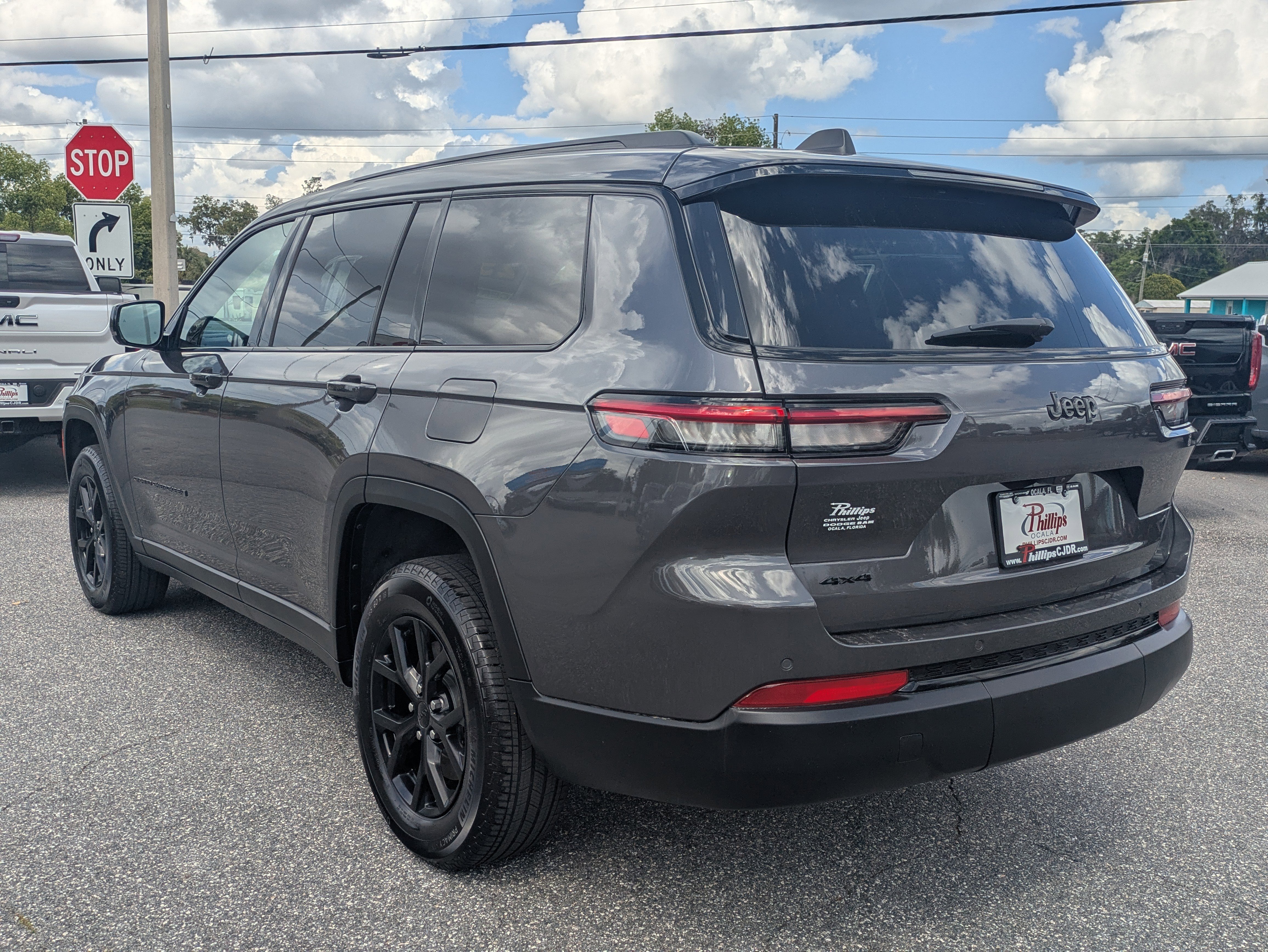 Used 2025 Jeep Grand Cherokee L Altitude AWD/4WD image 6