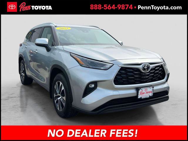 Certified 2025 Toyota Highlander XLE image 1