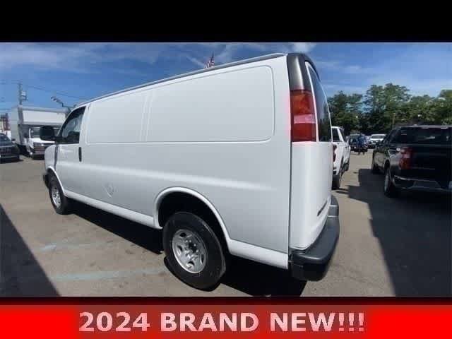 Used 2024 Chevrolet Express 2500 w/ Driver Convenience Package RWD image 7