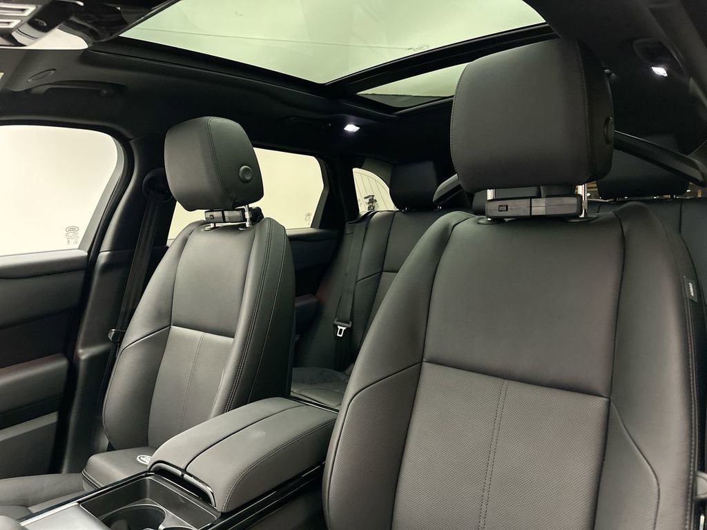 New 2026 Land Rover Range Rover Velar Dynamic SE image 9