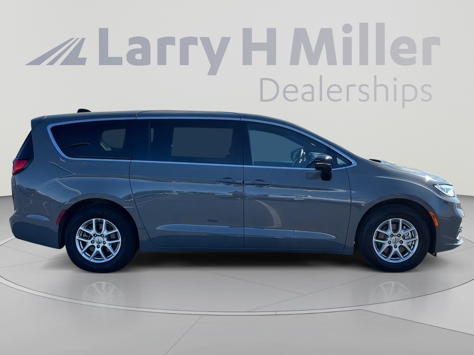 Used 2025 Chrysler Pacifica Select FWD image 7