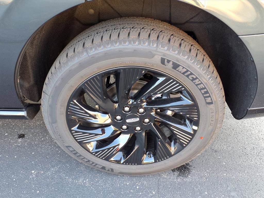 New 2025 Lincoln Navigator Reserve w/ Jet Appearance Package image 16
