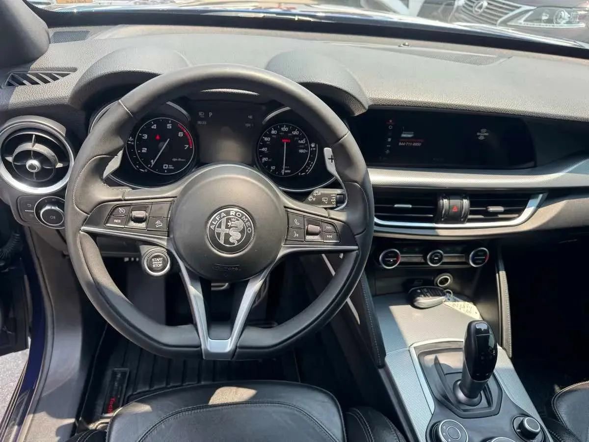 Used 2018 Alfa Romeo Stelvio Ti Sport AWD/4WD image 18