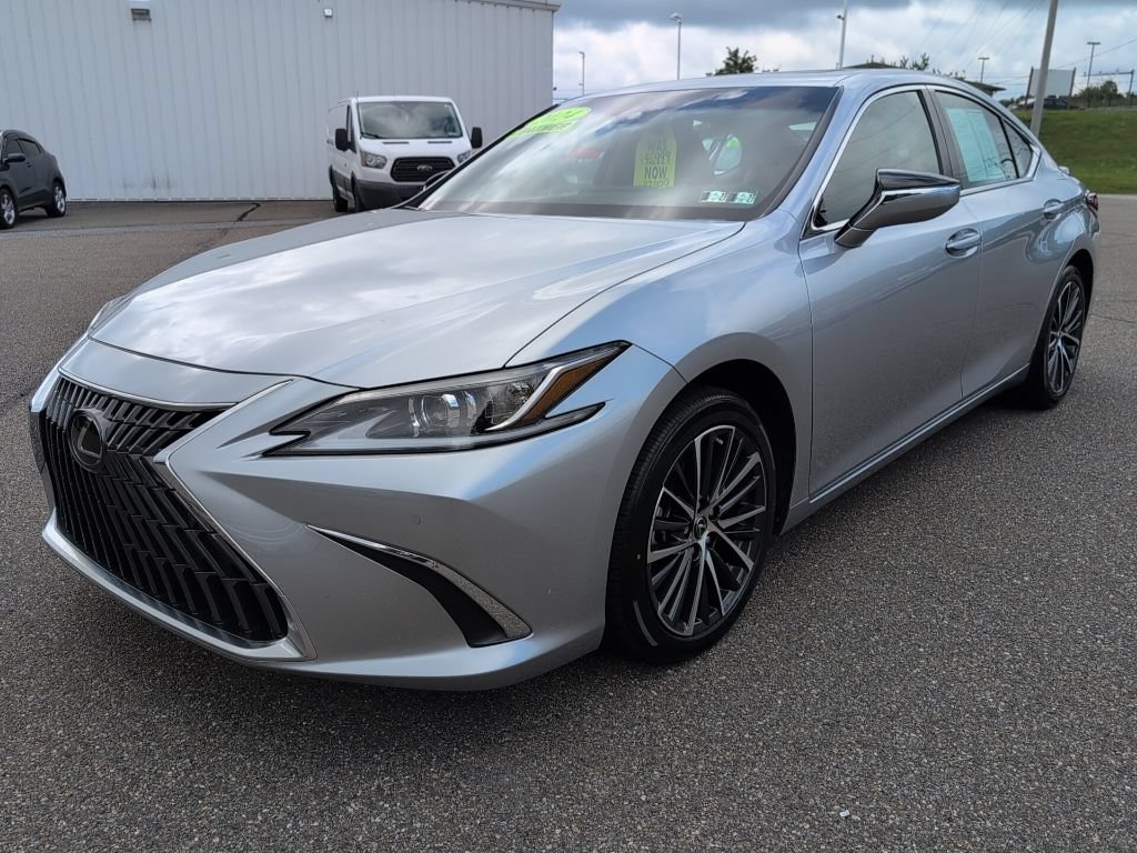 Used 2024 Lexus ES 300h w/ Premium Package FWD image 2